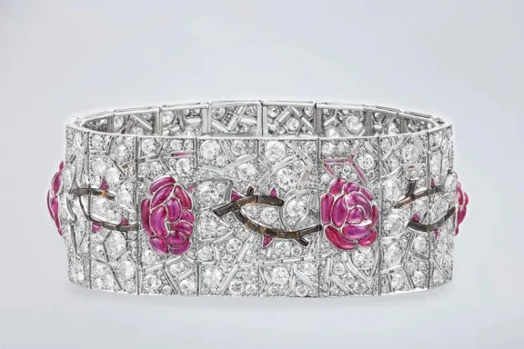 Bracelet roses cabochons Lacloche